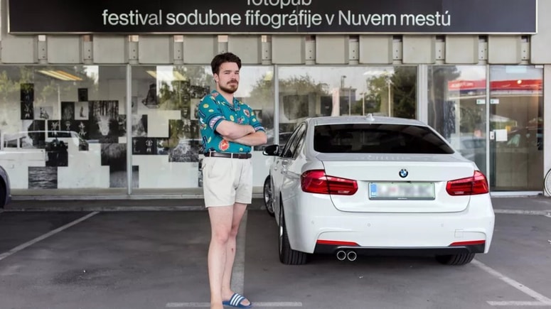 Preiskavo proti Dušanu Smodeju je sprožila afera Fotopub, ki je zrasla na podlagi anonimnih pričevanj na instagramu avgusta 2022. 