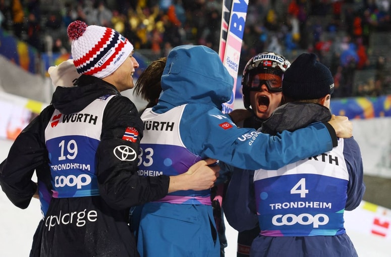 Marius Lindvik se je na lanskem SP veselil zlate medalje na srednji skakalnici. Kljub aferi z dresi mu je niso odvzeli. 