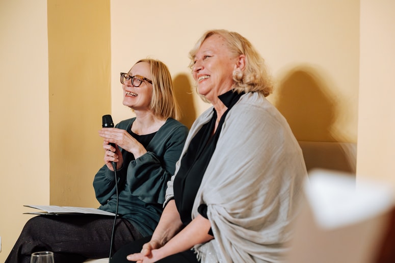 Petra Vidali in Melita Forstnerič Hajnšek v KOK 