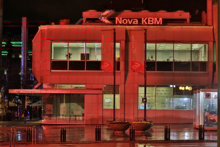 Po enajstih letih kalvarije malih delničarjev, med njimi je največ izbrisanih delničarjev Nove KBM, so ti še daleč od primernih odškodnin. 