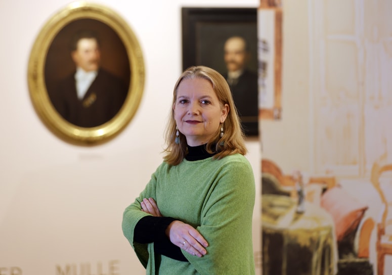 "Ker slikar do sedaj še ni bil raziskan, me je zelo zanimalo, kdo je bil, kako to, da so z njegovimi signaturami opremljeni predvsem portreti, kdo so bili tisti, ki so na portretih prikazani, zato sem se lotila raziskave," pripoveduje avtorica monografije, kustodinja Pokrajinskega muzeja Maribor dr. Valentina Bevc Varl. 