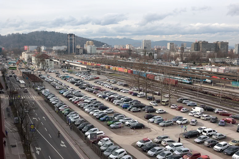 Z novimi vozili, z novimi tehnologijami v vozilih, pridejo tudi novi pristopi tatov.