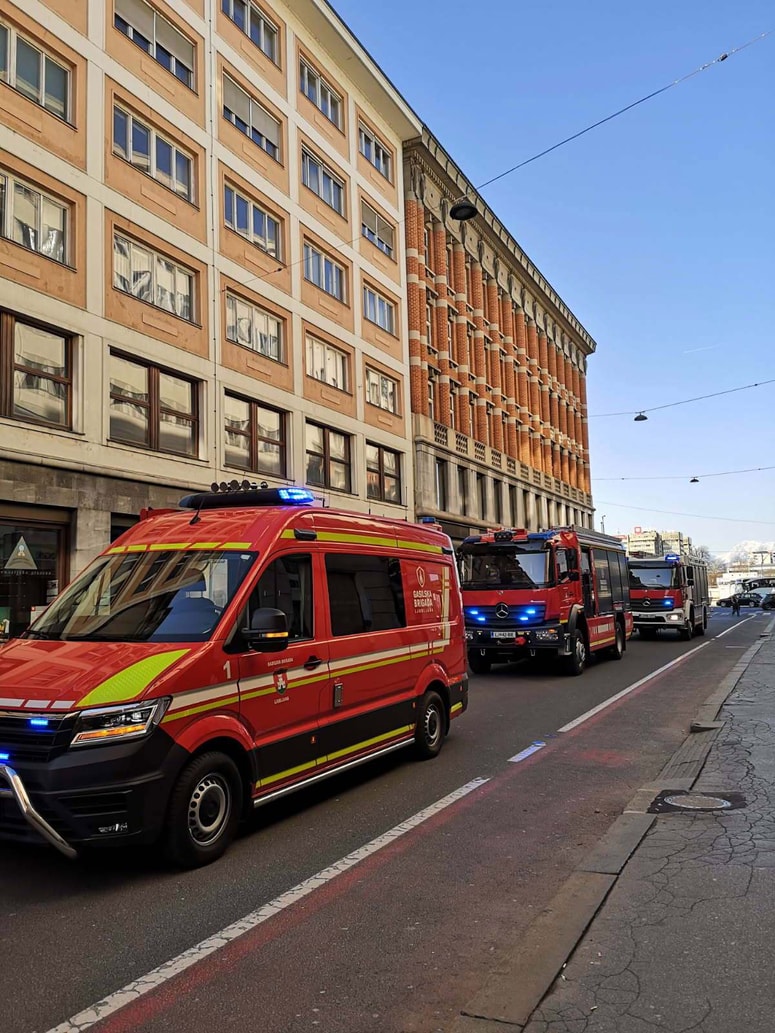 Gasilska vozila na Miklošičevi cesti v Ljubljani