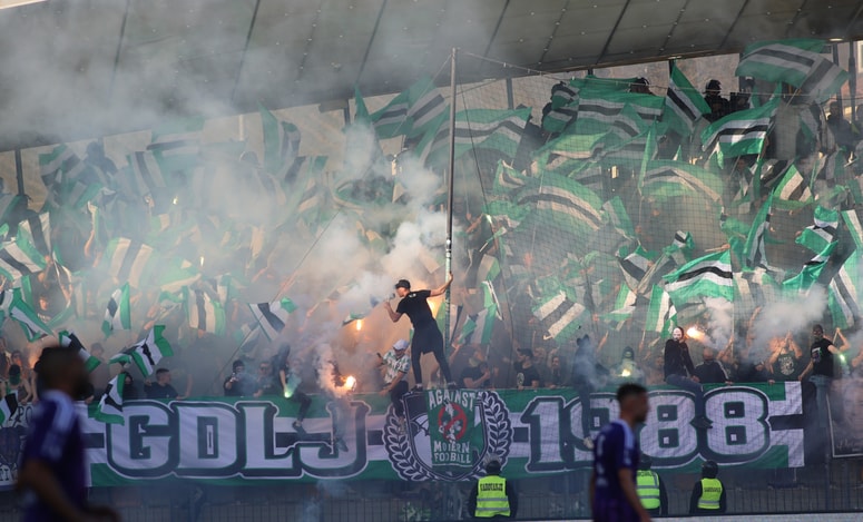 V Mariboru je bilo okoli 400 navijačev skupine Green Dragons.