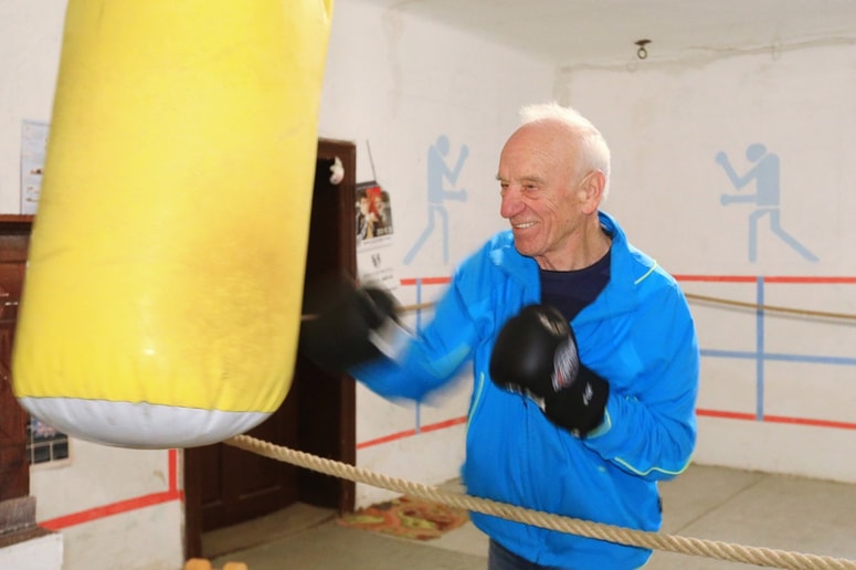 "Večkrat sem boksal tudi na prvenstvu Slovenije, bil v srednji kategoriji vselej pri vrhu, dokler mi leta 1969 ni uspel podvig - osvojil sem naslov slovenskega prvaka," pravi Karl Vrbnjak. 
