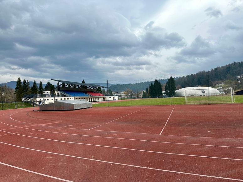 Glavna fotografija članka:Težave ravenskih nogometašev bodo že letos pozabljene, na svoj račun bodo prišli tudi atleti