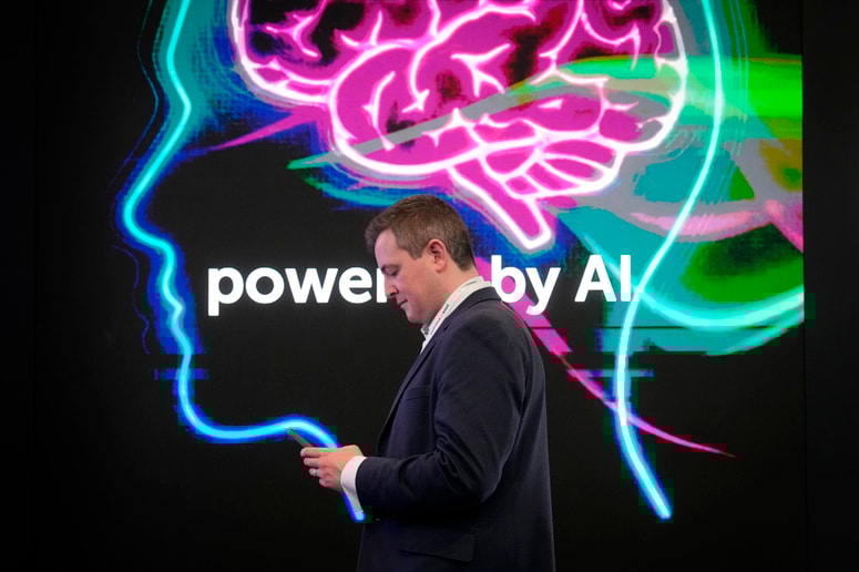 Kljub vseprisotnosti umetne inteligence naj bi navdušenje nad njo popuščalo.