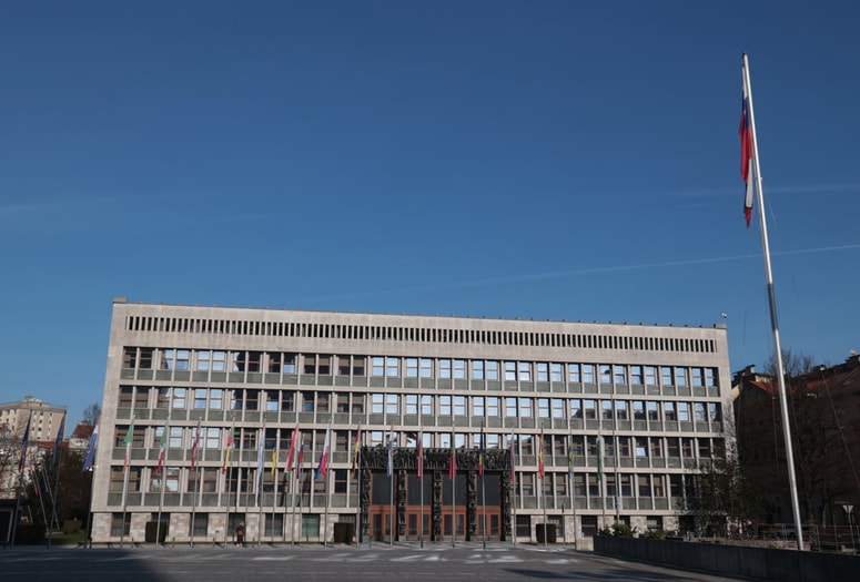 Glavna fotografija članka:(REKLI SO) Jože P. Damijan: Kako rešiti problem nizkih plač