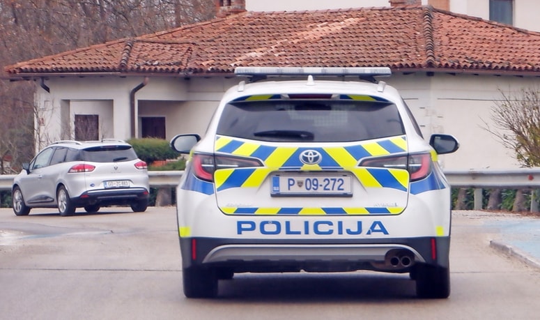 Mladi voznik ni hotel ustaviti policistom. 