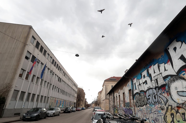 Truplo naj bi bil našel taksist. Fotografija je simbolična.