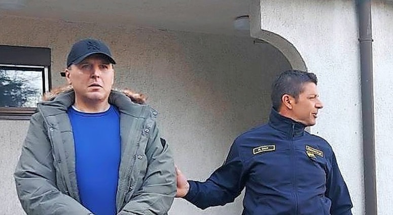 Glavna fotografija članka:Ko ga je porezal po vratu, se je počutil kot mesar, "ko ubije prasca"