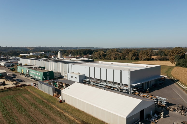 Podjetje Farmtech se je preimenovalo v Komptech, blagovna znamka Farmtech so prodali kupcu, ki bo pod tem imenom in z novo družbo nadaljeval prodajo kmetijskih produktov. 