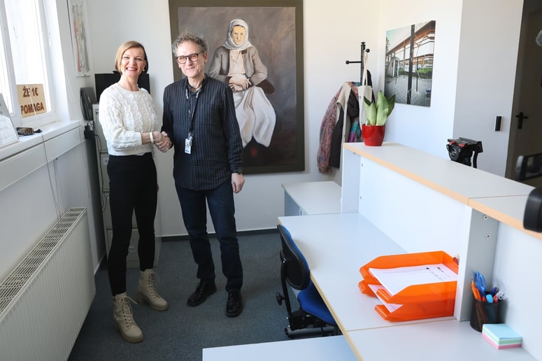 Prvi obraz Up-ornika Boris Krabonja in Breda Kodba iz podjetja Mikro+Polo