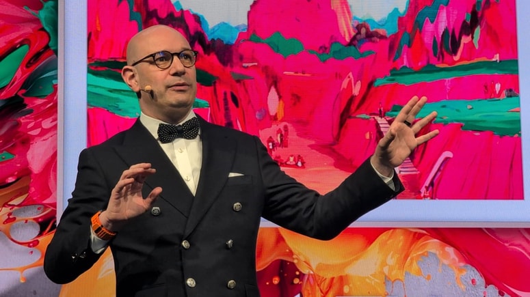 Ne uživam v sesanju in brisanju tal, a zdaj imam pametni sesalnik, ki posesa in nato pobriše tla, ne da bi bil jaz doma.