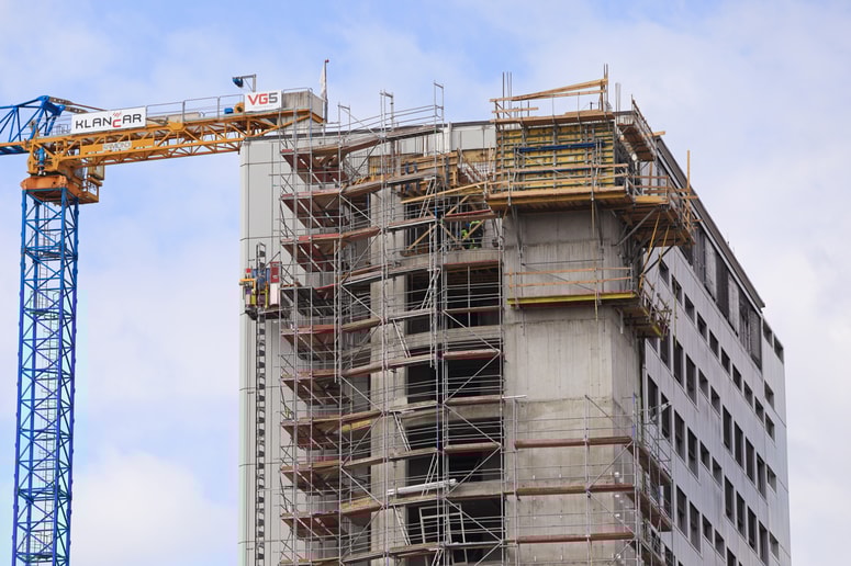 Slovenija je v januarju 2025 dosegla drugo najvišjo mesečno rast gradbeništva v EU (+2,4 %), takoj za Italijo (+5,9 %).