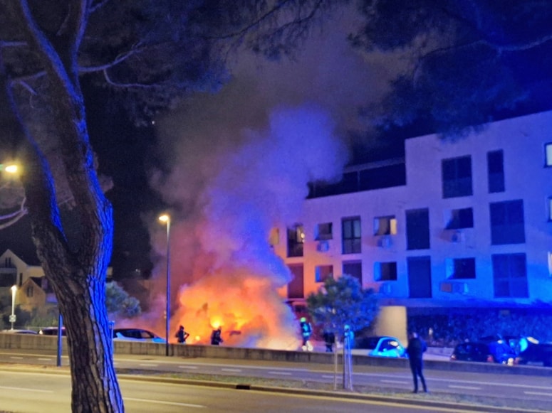 Glavna fotografija članka:(FOTO) Z BMW-jem se je pripeljala na parkirišče, potem pa ...