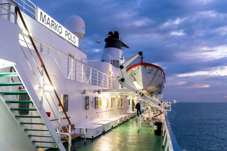 Vsi pristojni trdijo, da je bilo reševanje s trajektom edina možnost zaradi izjemno slabih vremenskih pogojev.