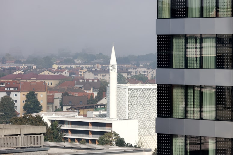 Glavna fotografija članka:Mufti Porić na bajramski slovesnosti izpostavil pomen miru