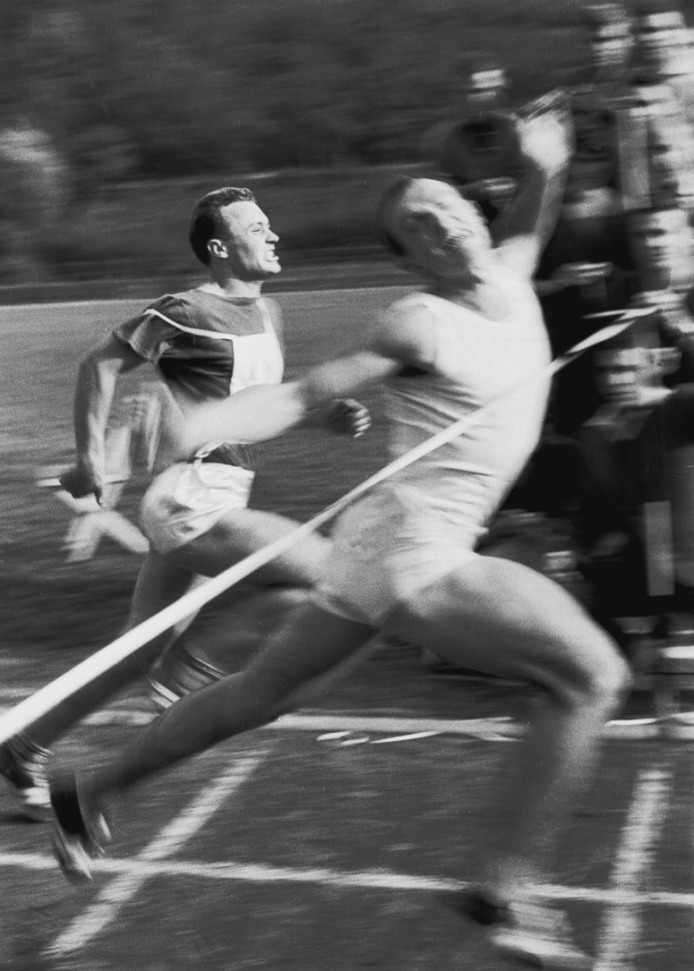 Zmagovalec (1961). Večkrat nagrajena fotografija. Prva nagrada na II. razstavi Jugoslovanske športne fotografije v Zagrebu. Posebna nagrada za športno fotografijo v Gradcu 