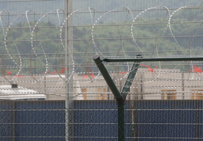 Slovenska državljana bosta zaradi trgovine z drogo za več let pristala v ameriškem zaporu. Fotografija je simbolna. 