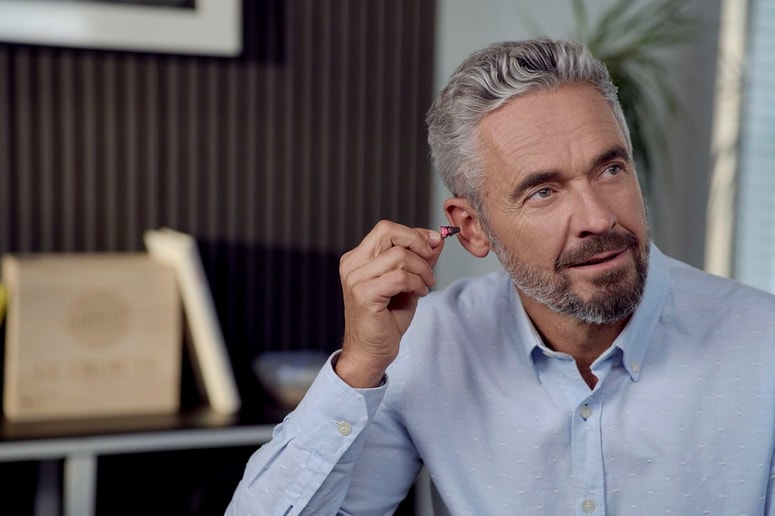 Glavna fotografija članka:Neuroth predstavil lastno blagovno znamko slušnih aparatov Viennatone