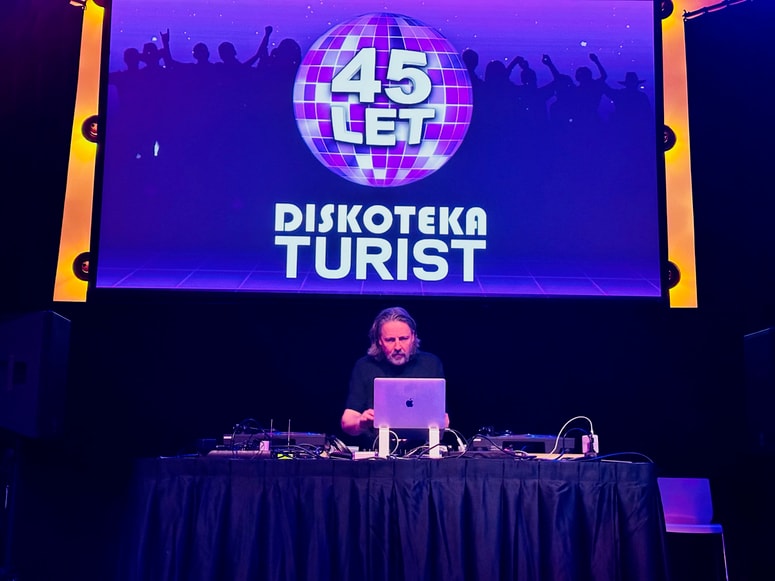 Kdo bi se pritoževal nad playlisto s Simple Mindsi, Alphaville, Soft Cell, Princem, Beats International, Depeche Mode, Sheilo E. itd.?