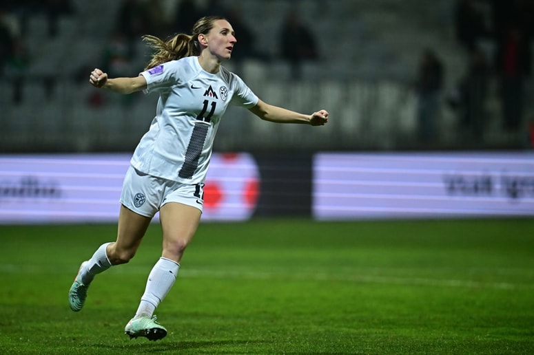 Lara Prašnikar - k podcenjevanju ženskega nogometa vsekakor pomagajo mediji.