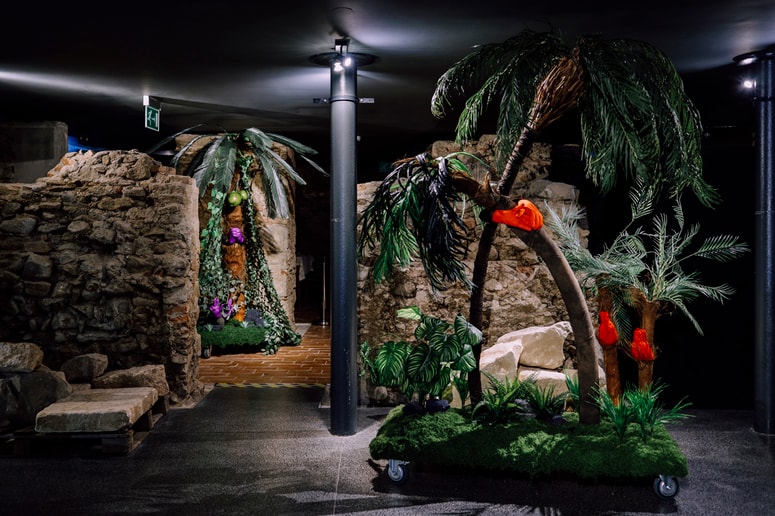 Utrujene palme pod Minoritsko cerkvijo 