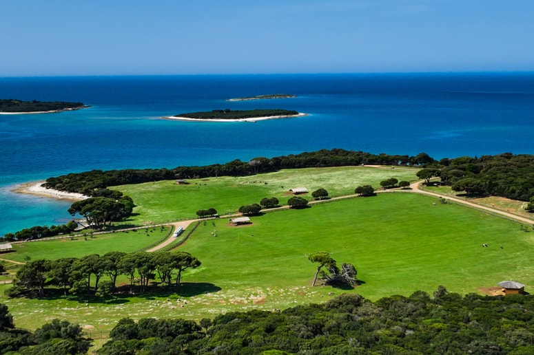 Glavna fotografija članka:Otok presenečenj, ki ga ne boste pozabili