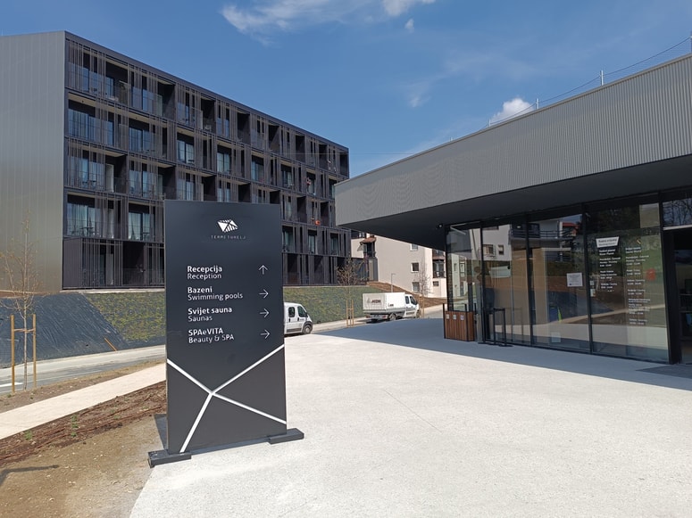 Terme Tuhelj po prenovi, vredni 27 milijonov evrov. V ospredju nova recepcija in nov družinski hotel, v ozadju prvi od treh stolpičev, ki jih želijo porušiti in na njihovem mestu zgraditi novega. 