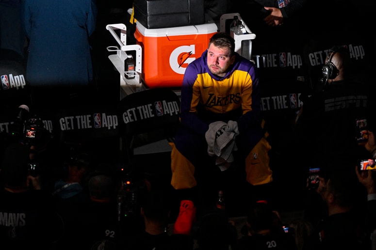 Glavna fotografija članka:Končno! Navijte ure, Dončić ponoči začenja