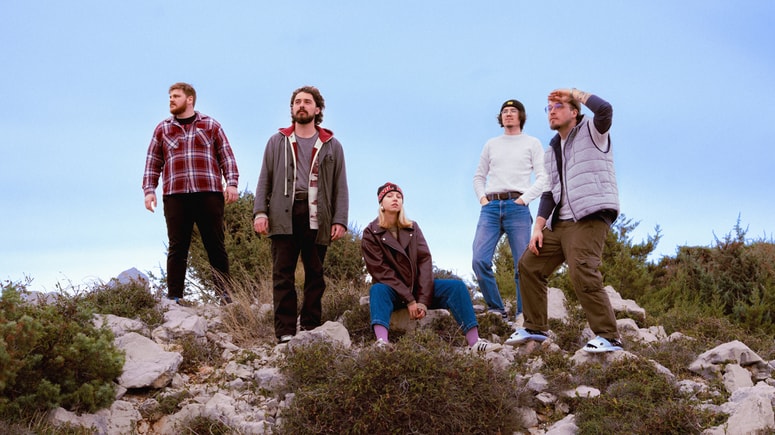 RANR so materiale za izid EP-ja dokončali na skupnih počitnicah na sončnem otoku Pagu. 