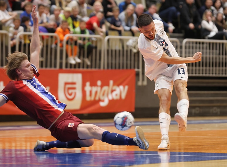 Tudi Mariborčan Žiga Čeh je med potniki na Portugalsko. 