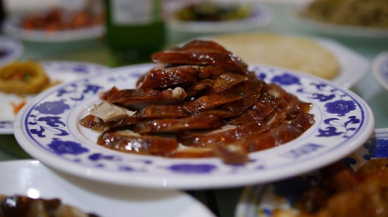 Ni bila raca, bil je golob. In to očitno ulični. 