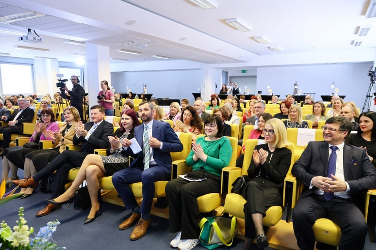 Glavna fotografija članka:(FOTO) Enajst let Finančne uprave Republike Slovenije: "Noben od uradov se ne ukinja, kvečjemu se bodo krepili"