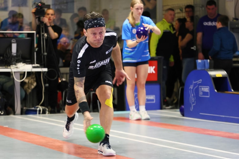 Zadnji lučaji Uroša Stoklasa na kegljišču Bowling centra Bajta v Radljah. 