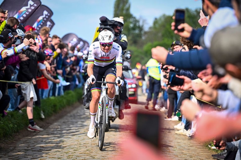 Glavna fotografija članka:(POGLED) Skozi pekel z nasmehom: Ni čudno, da je Pogačar tako opevan