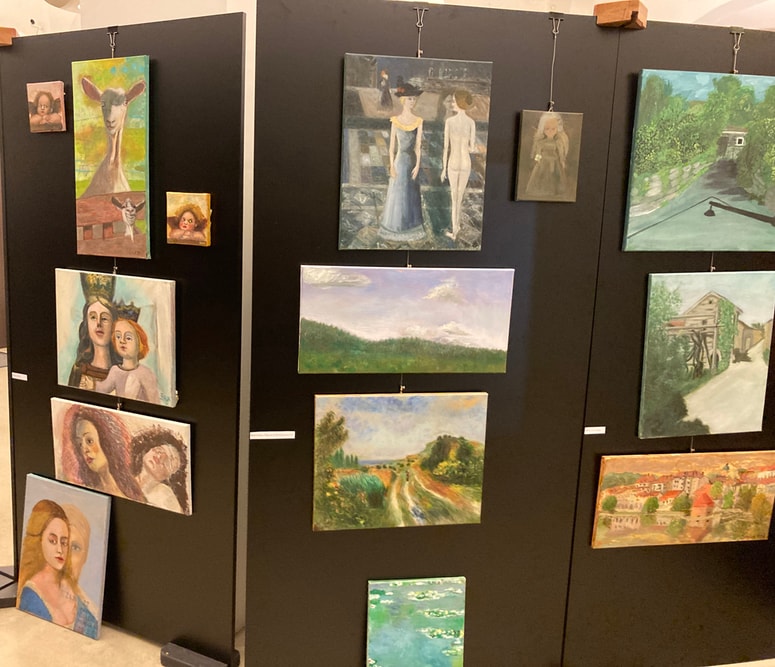 Razstava avtorjev, ki so stari od 17 do 85 let. 