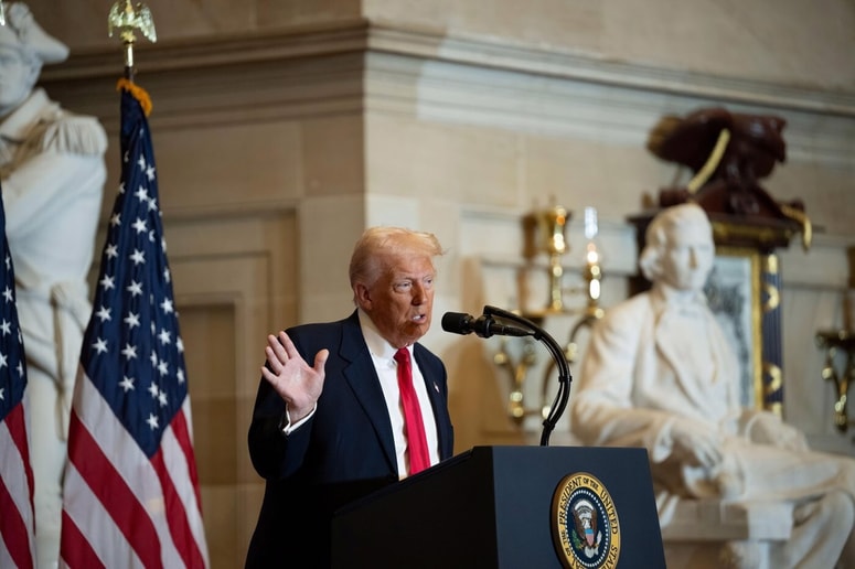 Predsednik Donald Trump se je odločil, da Amerika ne bo ponovno le velika, ampak tudi zdrava. 