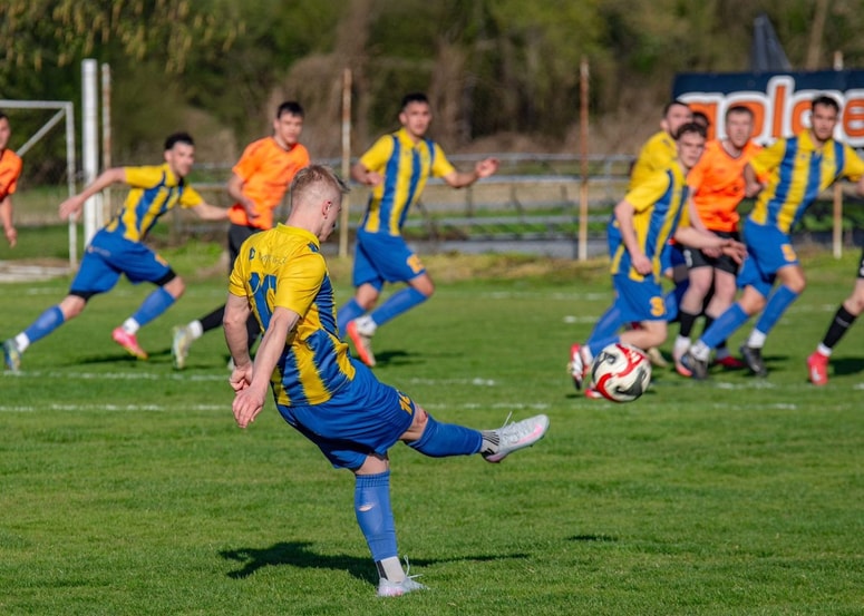 Starše so v soboto igrale z Brežicami, ki ciljajo na napredovanje v 2. ligo, in tesno izgubile.  