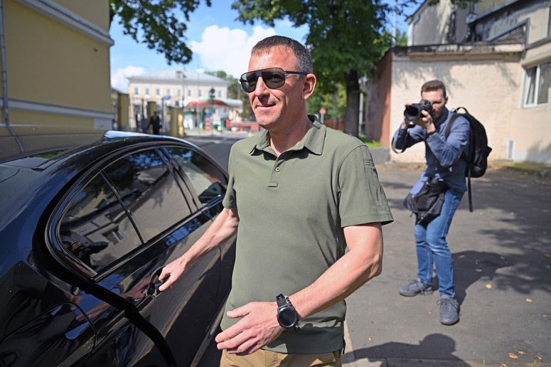 Ivan Popov je star 50 let.