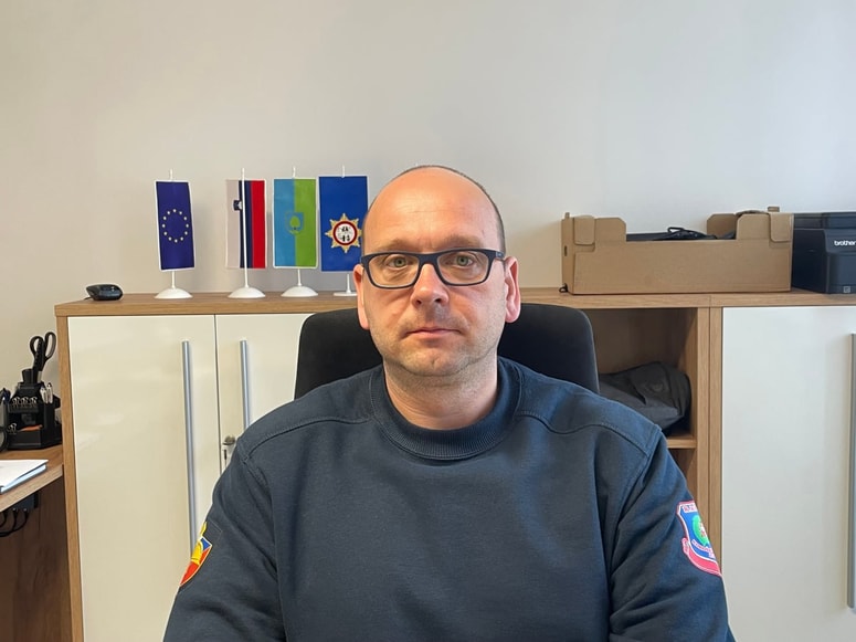 Dejan Salčnik, direktor KGZ Ravne: "Smo najmanjša poklicna gasilska enota v Sloveniji in naša dolgotrajna želja je, da se razvijemo v enoto, ki bi se lahko primerjala z vsemi."