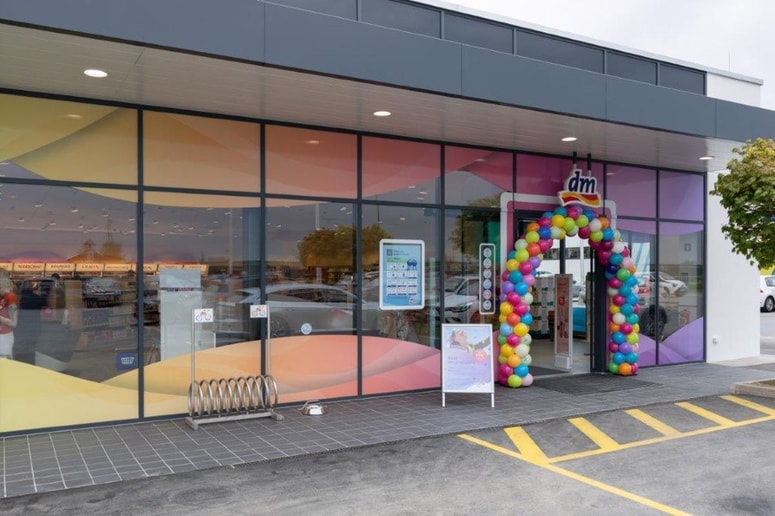 Glavna fotografija članka:Odprli smo novo dm prodajalno v Hočah