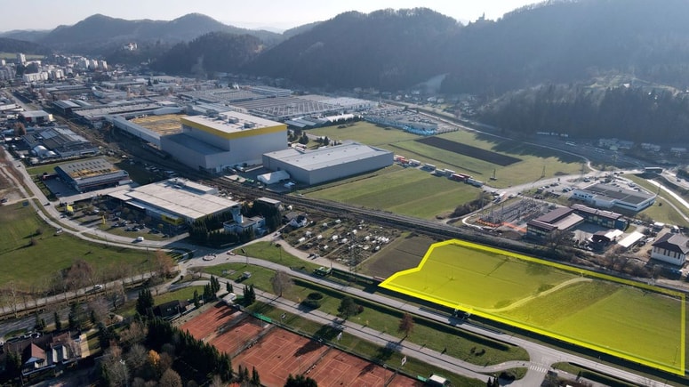 Poslovna cona Pesje - velenjska občina bo prve prispele vloge bodočih kupcev ocenila že junija, samo zemljišče bodo komunalno začeli urejati jeseni. 