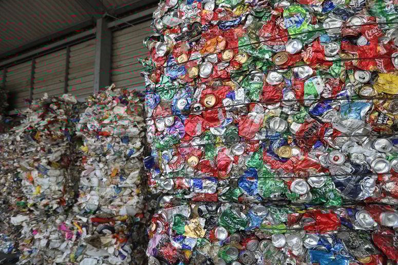 Na področju celotne embalaže je Slovenija leta 2022 po poročilih Družbe za ravnanje z odpadno embalažo (DROE) reciklirala okoli 70 odstotkov vse na trg dane embalaže.