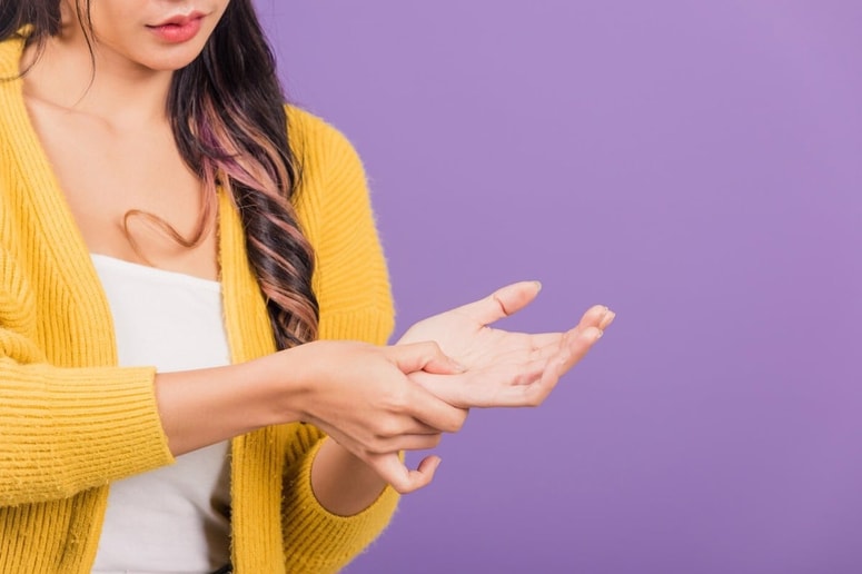 Glavna fotografija članka:ChatGPT 22-letnica prosila, naj ji bere z dlani, in dobila šokanten odgovor