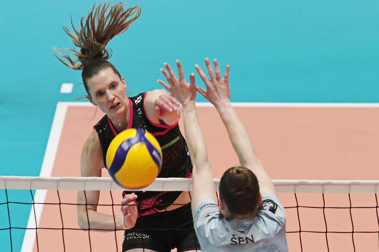 Iza Mlakar ostaja zvesta mariborskemu klubu. 