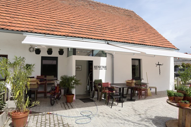 Nekoč Benetke splavarjev, danes Benetke za mestne užitkarje - na tem zgodovinskem mestu ob Dravi se odpira prenovljeni lokal z vinsko dušo. 