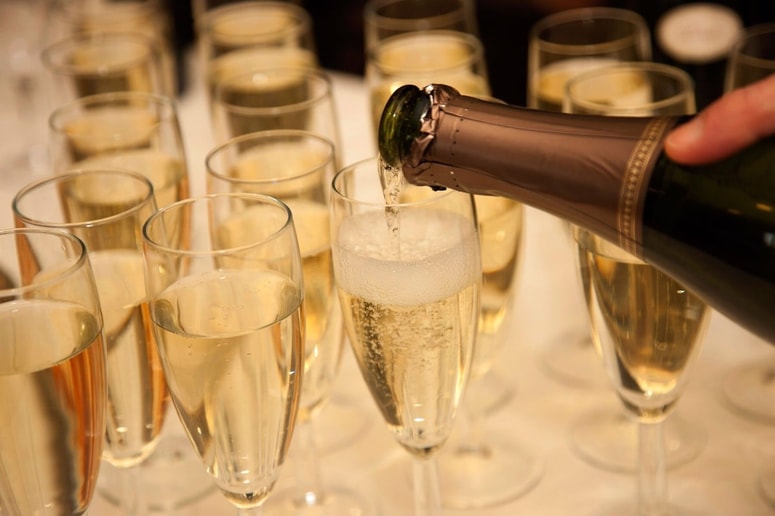 Navzven je Dubaj zelo konservativen, razvratne zabave se dogajajo daleč od oči javnosti. 