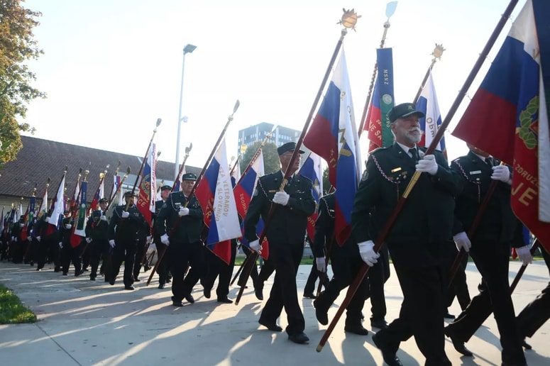 Leta 2023 je po podatkih ZPIZ država izplačala dodatek k pokojninam 3847 vojnim veteranom Teritorialne obrambe RS oziroma njihovim dedičem v skupni višini 1,8 milijona evrov. Fotografija je simbolična.